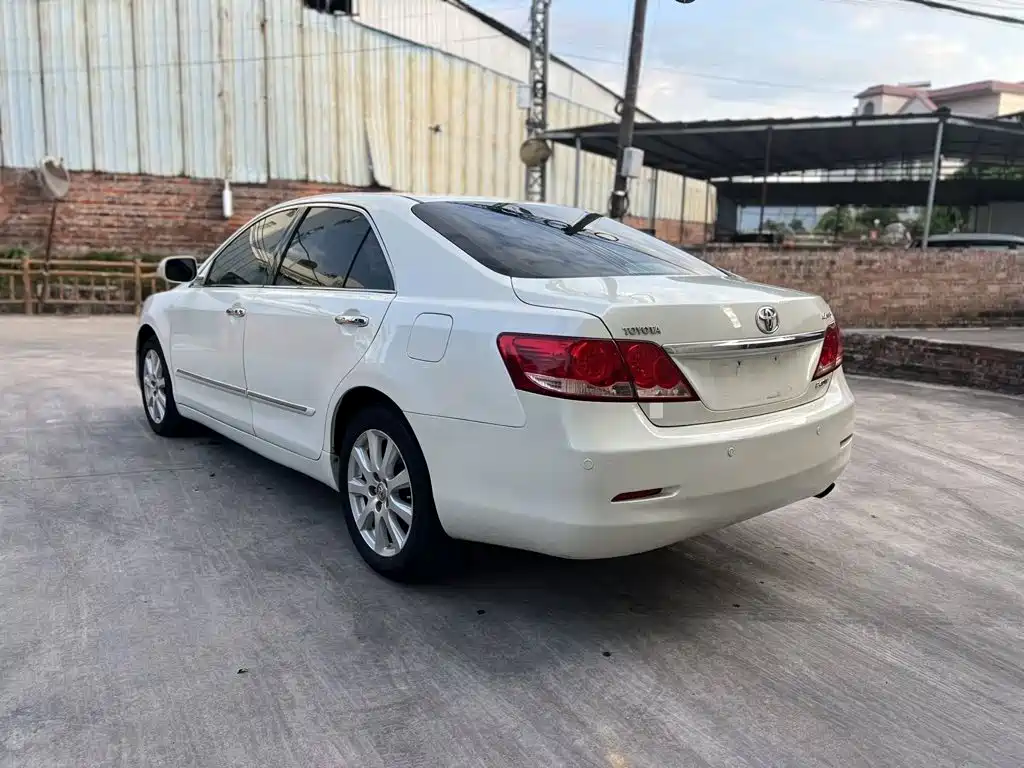 Toyota Camry — миниатюра 5