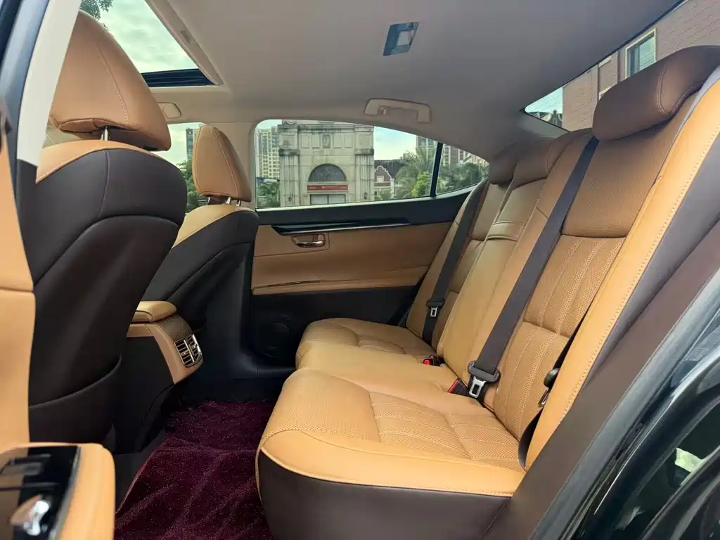 Lexus ES — миниатюра 11