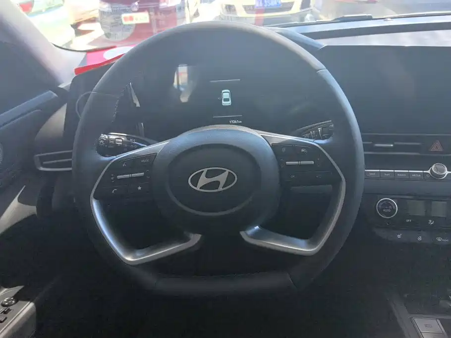 Hyundai Elantra — миниатюра 15