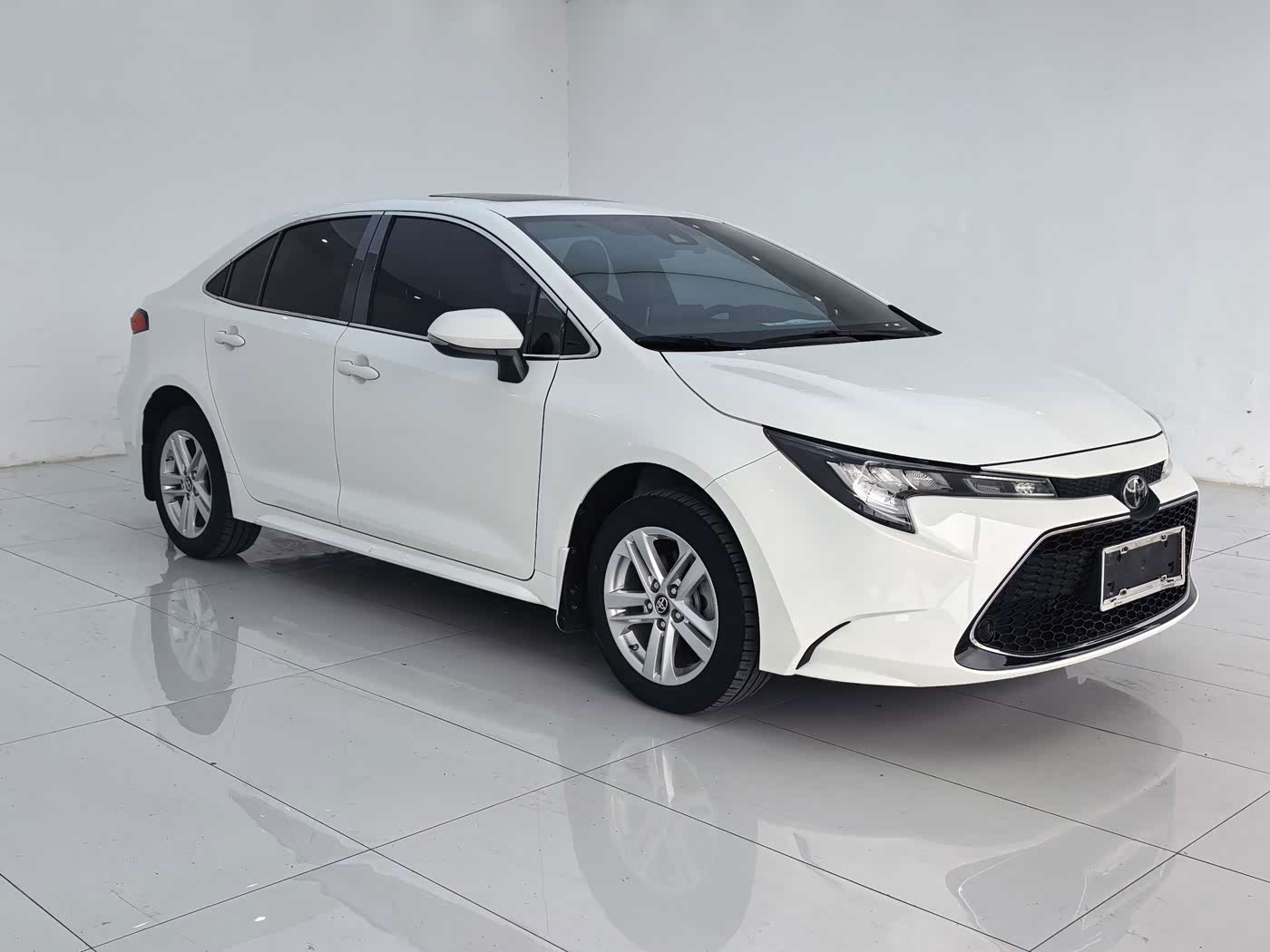 Toyota Levin 1.2 л 2022 г. Белый, пробег 32000 км