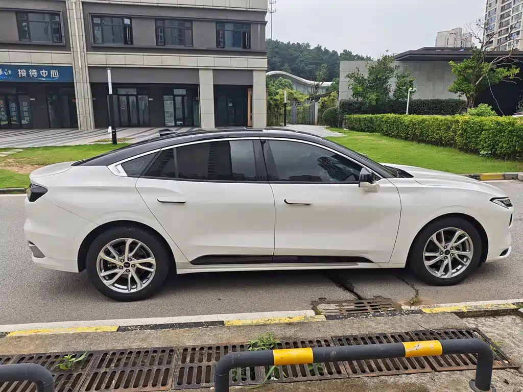 Ford Mondeo — миниатюра 8
