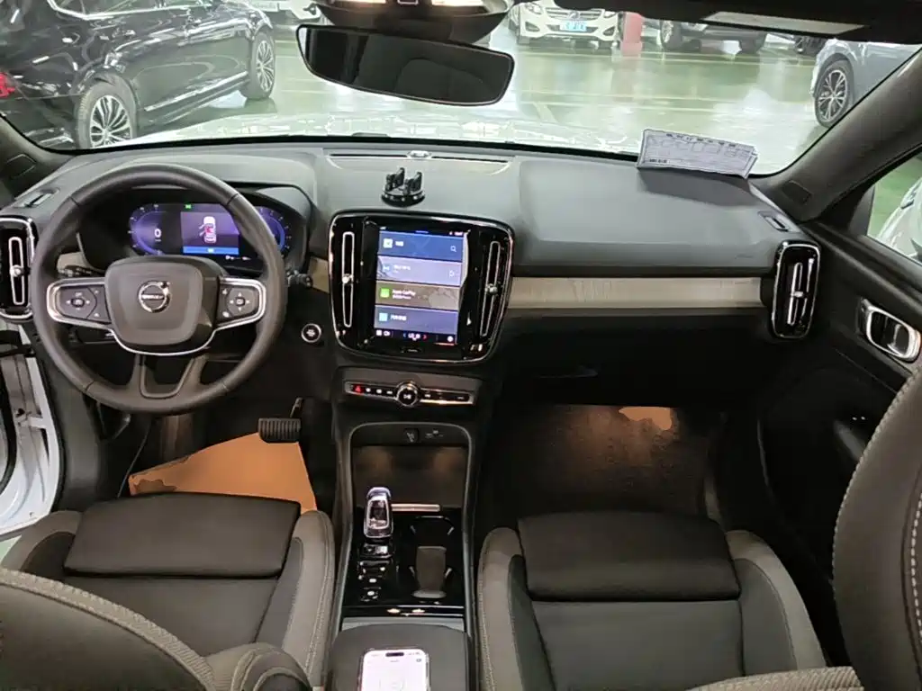 Volvo XC40 — миниатюра 10