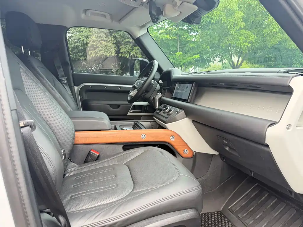 Land Rover Defender — миниатюра 8