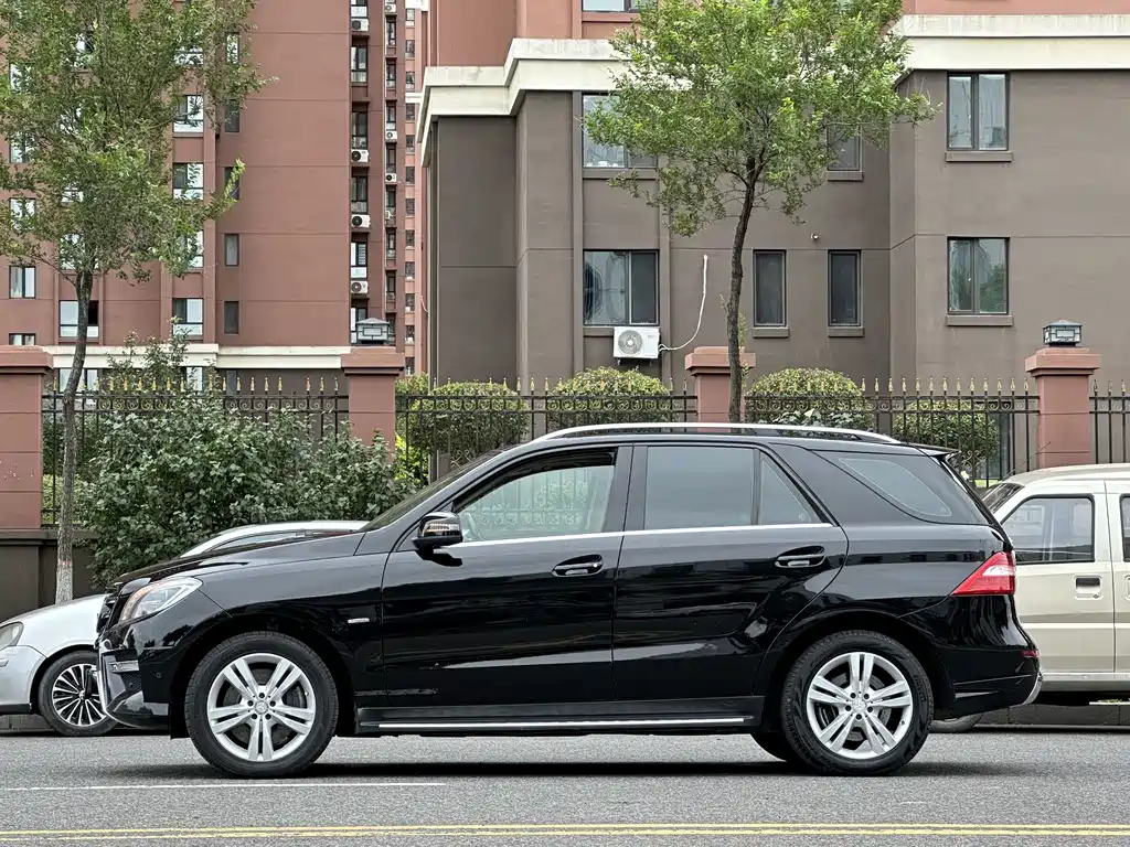 Mercedes-Benz M-Class — миниатюра 6