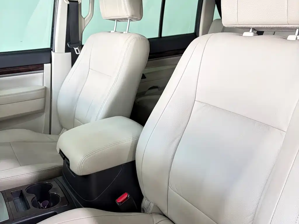 Mitsubishi Pajero (Import) — миниатюра 7