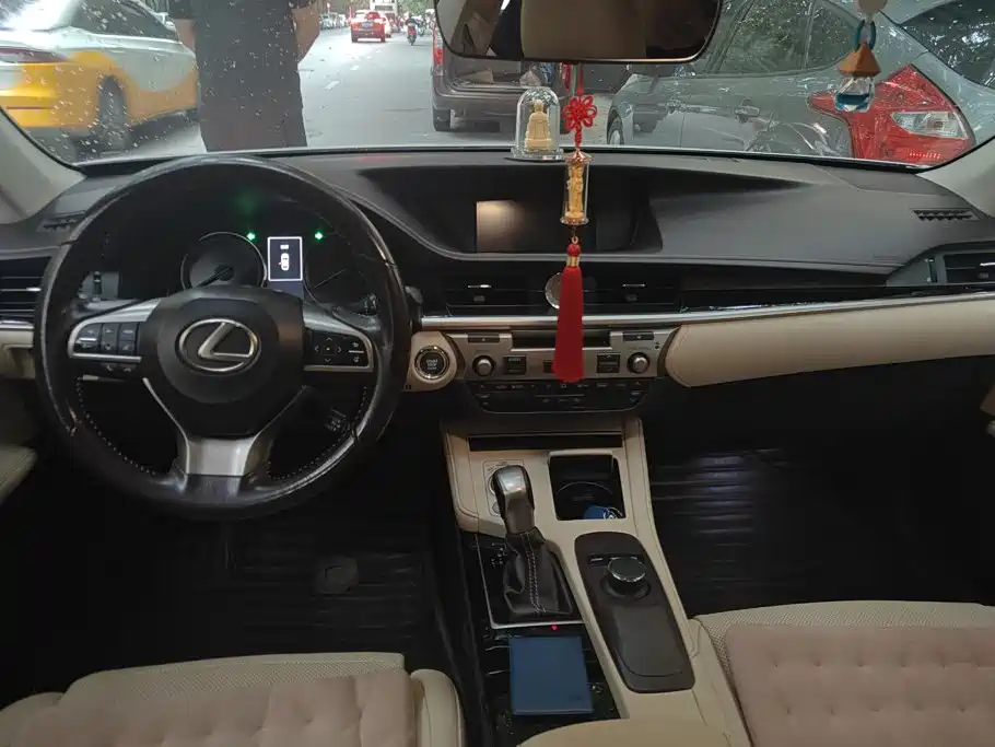 Lexus ES — миниатюра 12