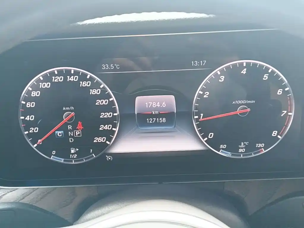 Mercedes-Benz E-Class — миниатюра 12