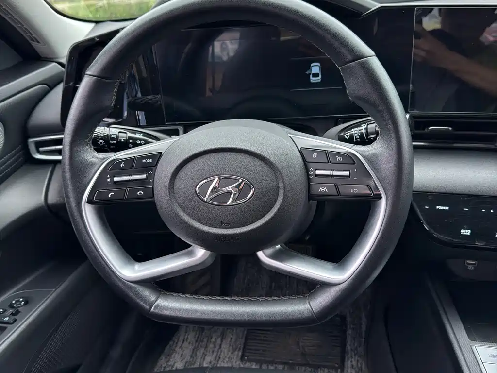 Hyundai Elantra — миниатюра 7