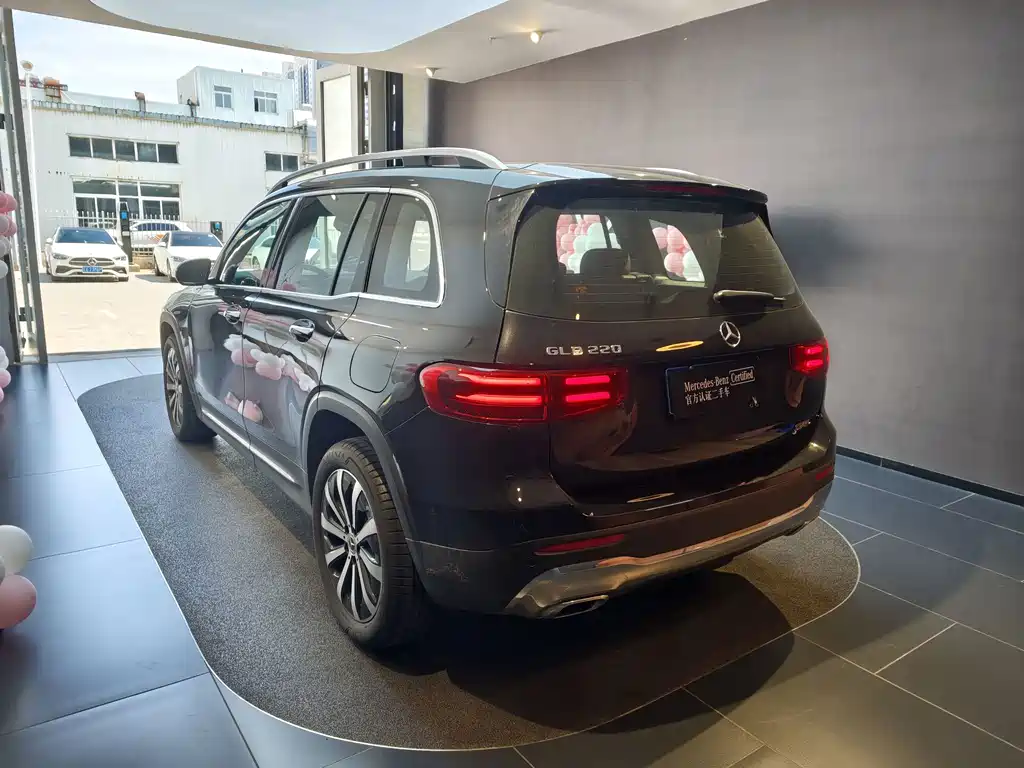Mercedes-Benz GLB — миниатюра 11