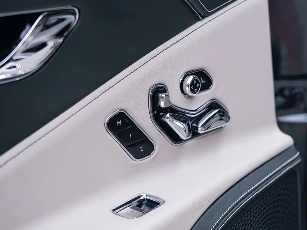 Bentley Flying Spur PHEV — миниатюра 24