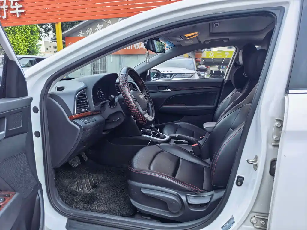 Hyundai Elantra — миниатюра 5
