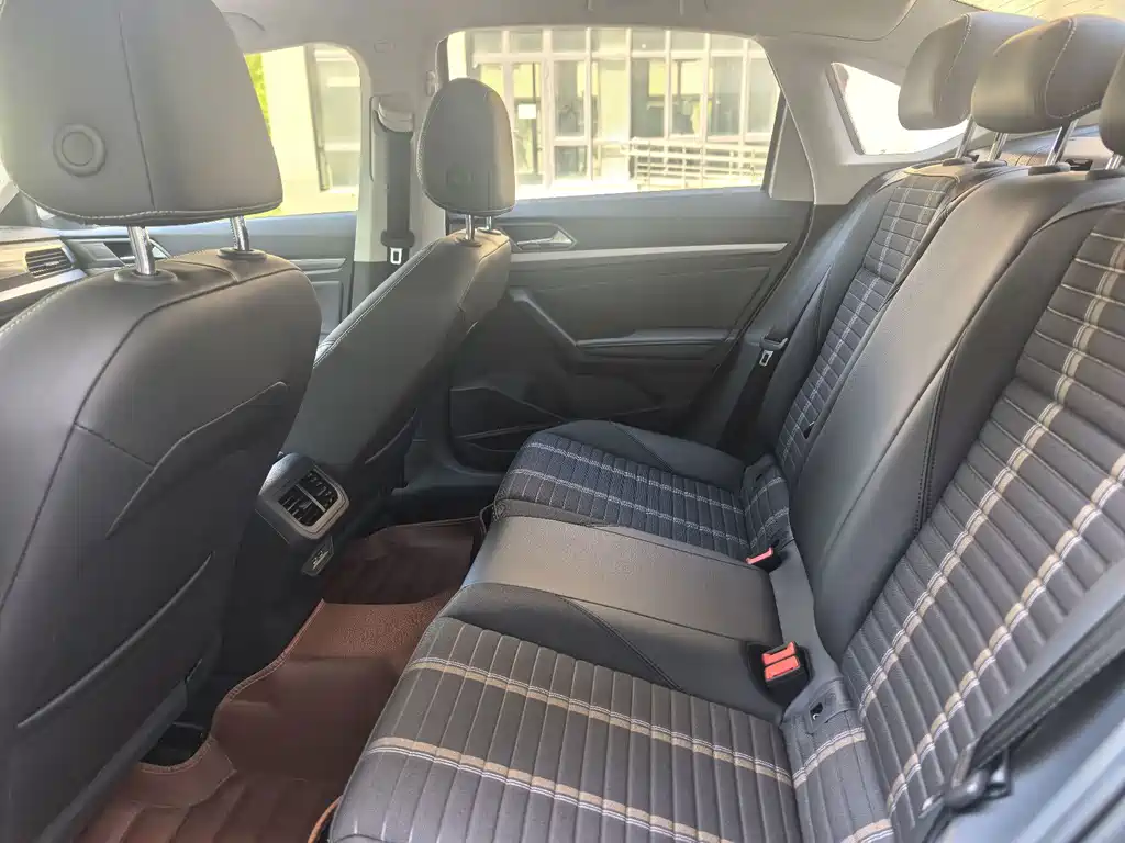 Volkswagen Lavida — миниатюра 5