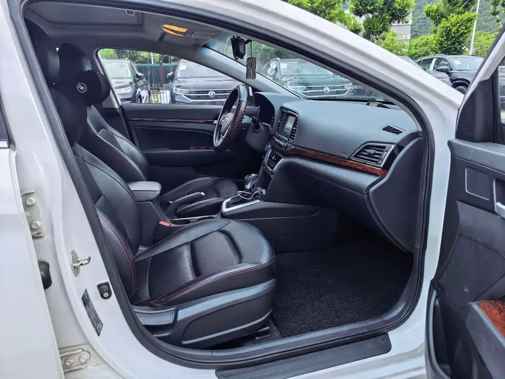 Hyundai Elantra — миниатюра 6