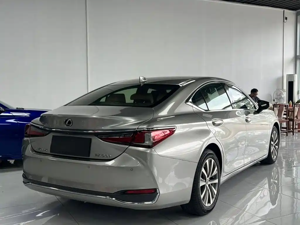 Lexus ES — миниатюра 7