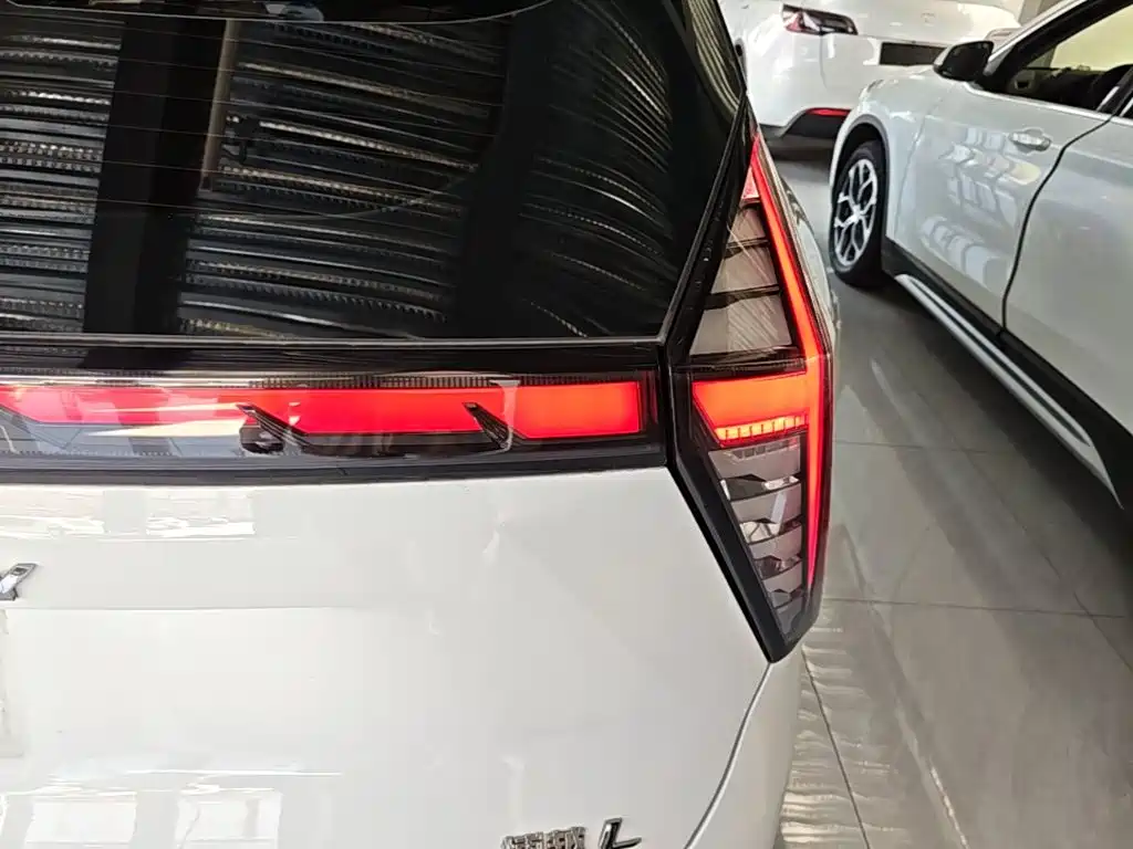 Geely Boyue L — миниатюра 8