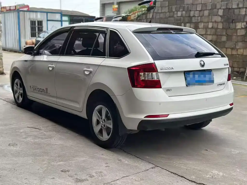 Skoda Rapid Spaceback — миниатюра 4