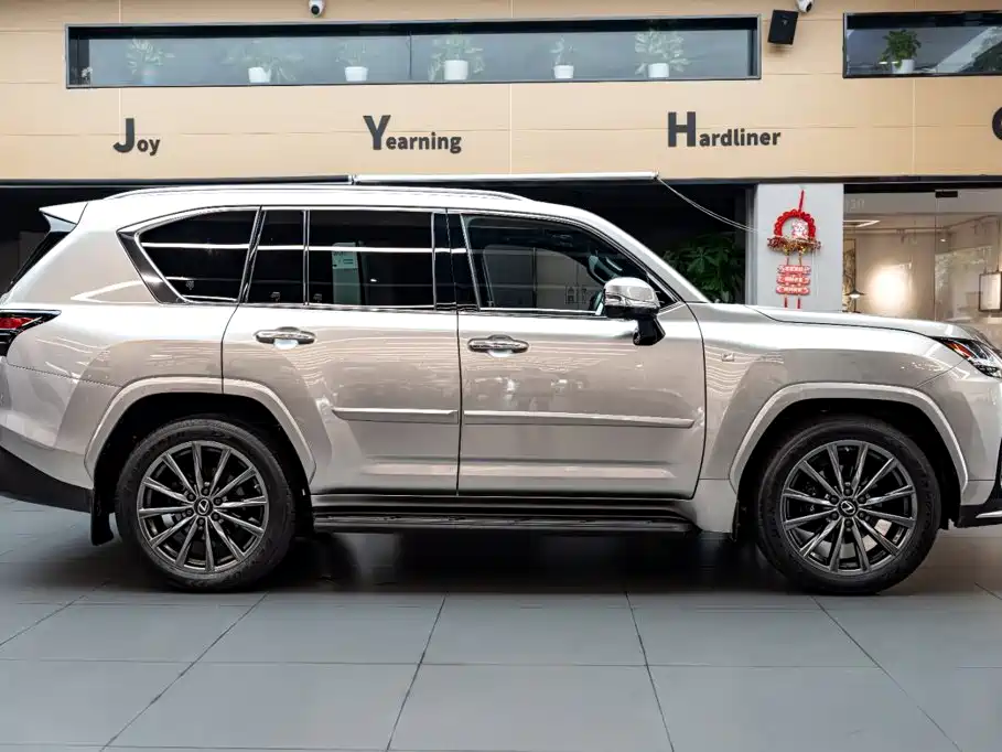 Lexus LX — миниатюра 3