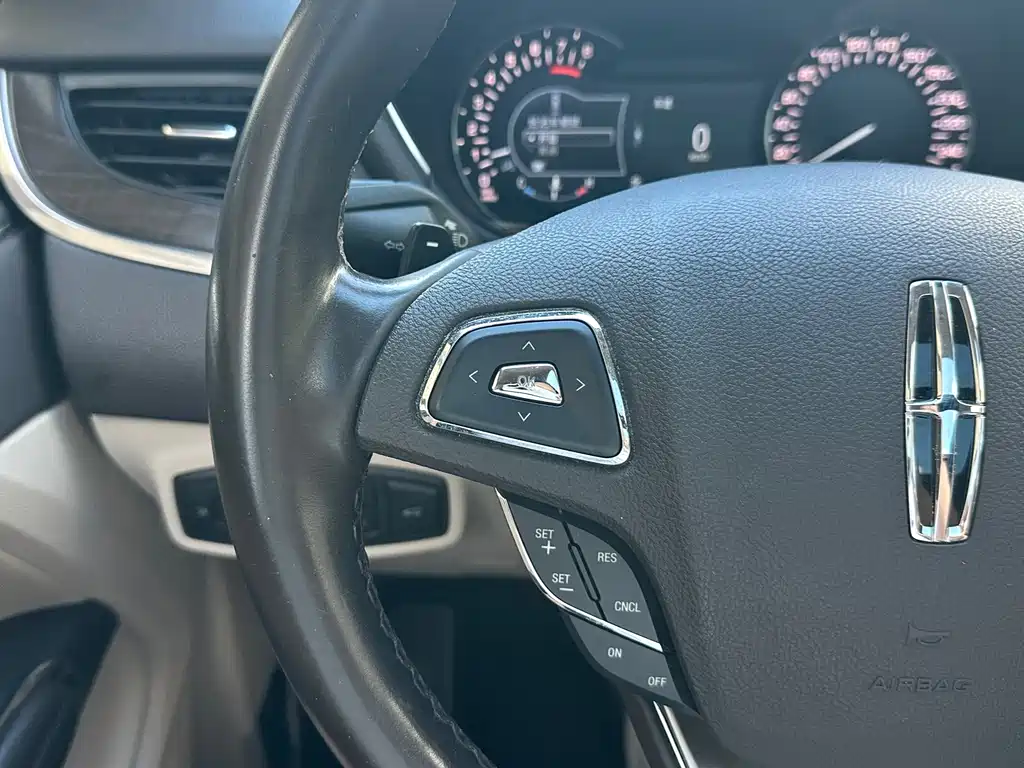 Lincoln MKC — миниатюра 25