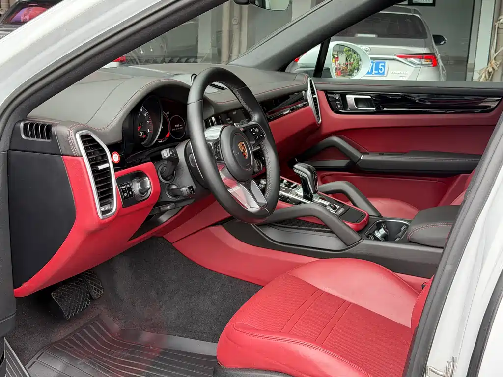 Porsche Cayenne — миниатюра 5
