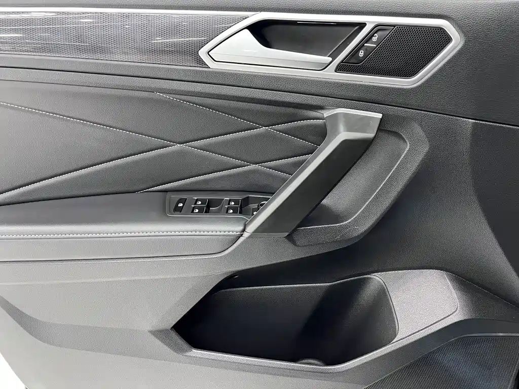 Volkswagen Tiguan L — миниатюра 16