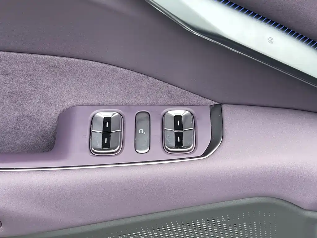 XPeng P7 — миниатюра 17