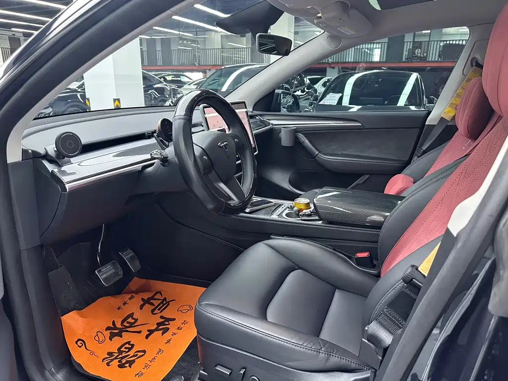 Tesla Model Y — миниатюра 4