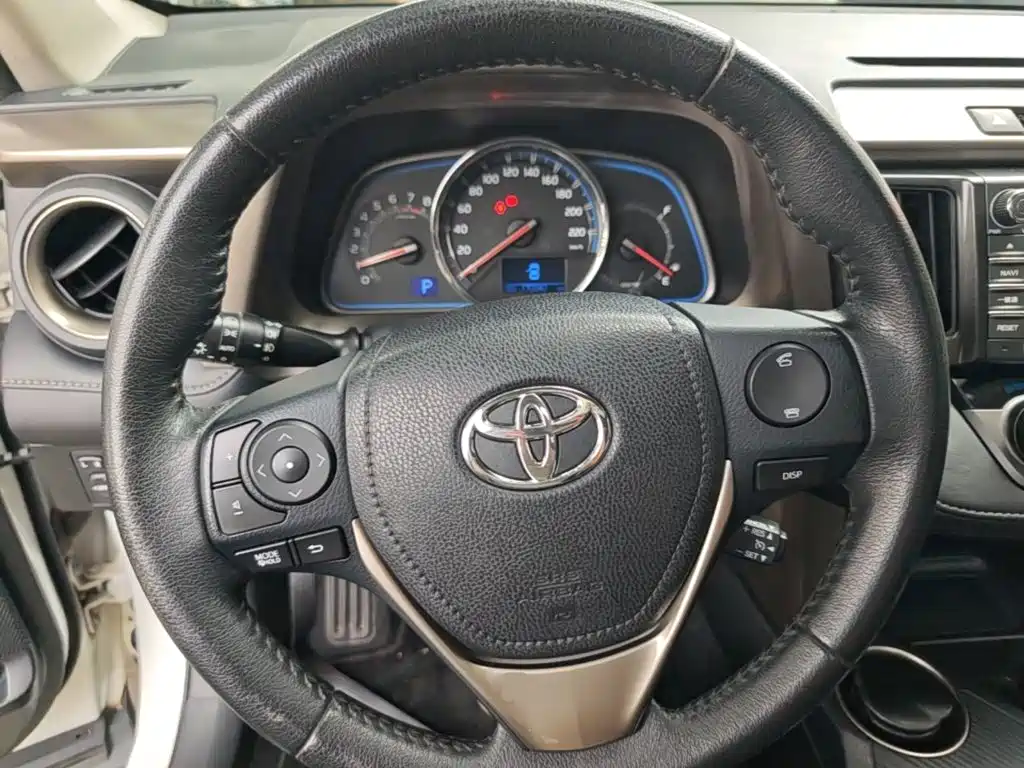 Toyota RAV4 — миниатюра 11