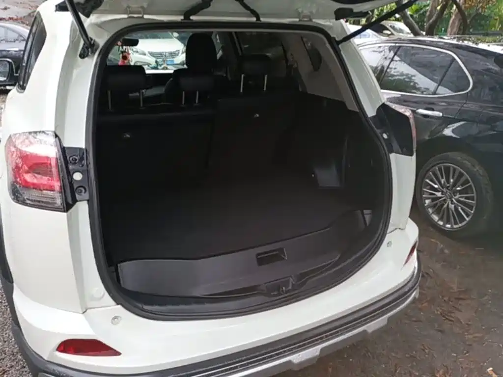 Toyota RAV4 — миниатюра 19