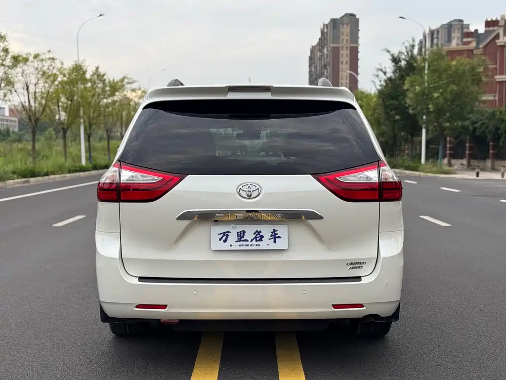 Toyota Sienna — миниатюра 29