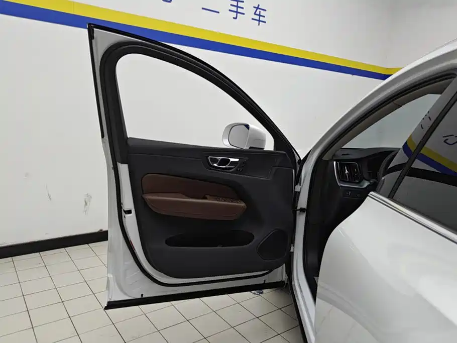 Volvo XC60 — миниатюра 6