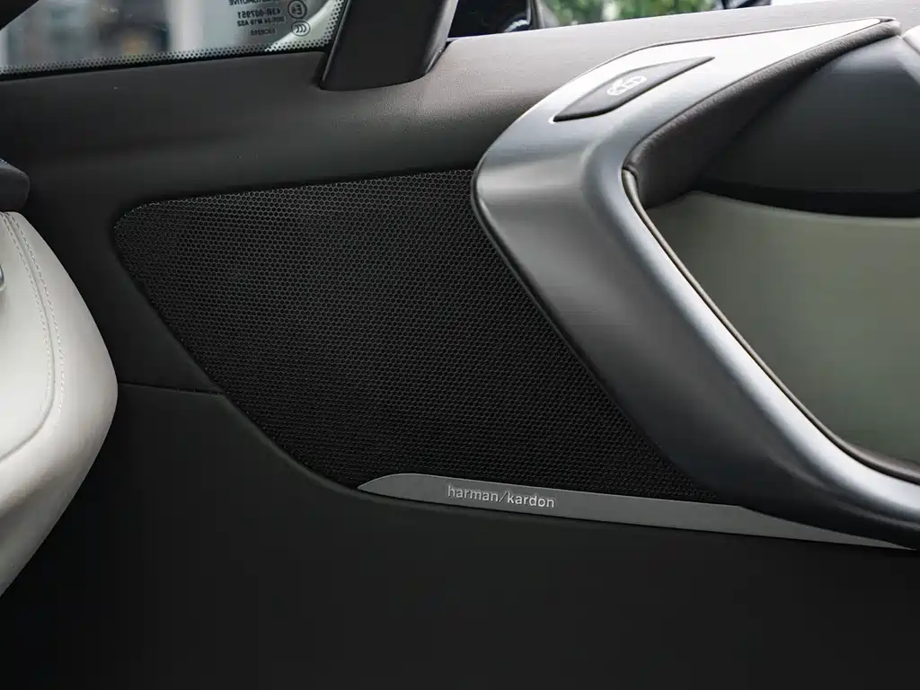 BMW i8 — миниатюра 14
