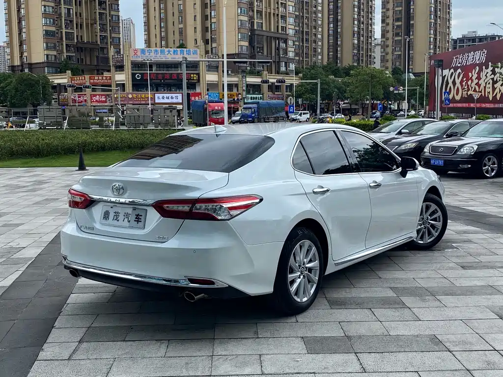 Toyota Camry — миниатюра 7