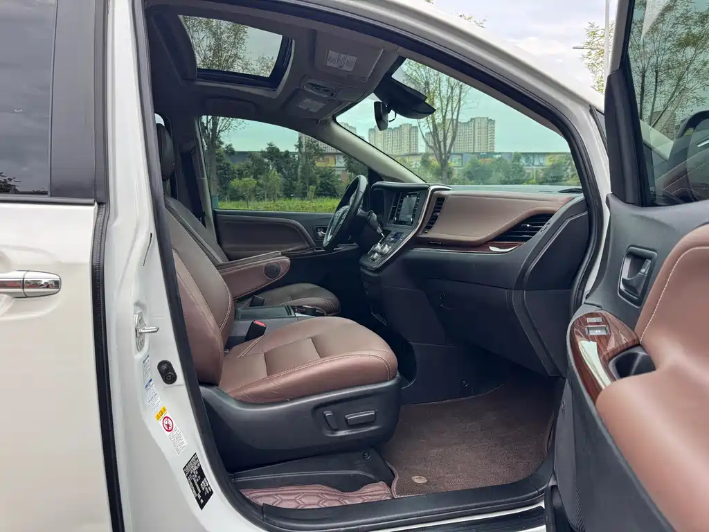 Toyota Sienna — миниатюра 8