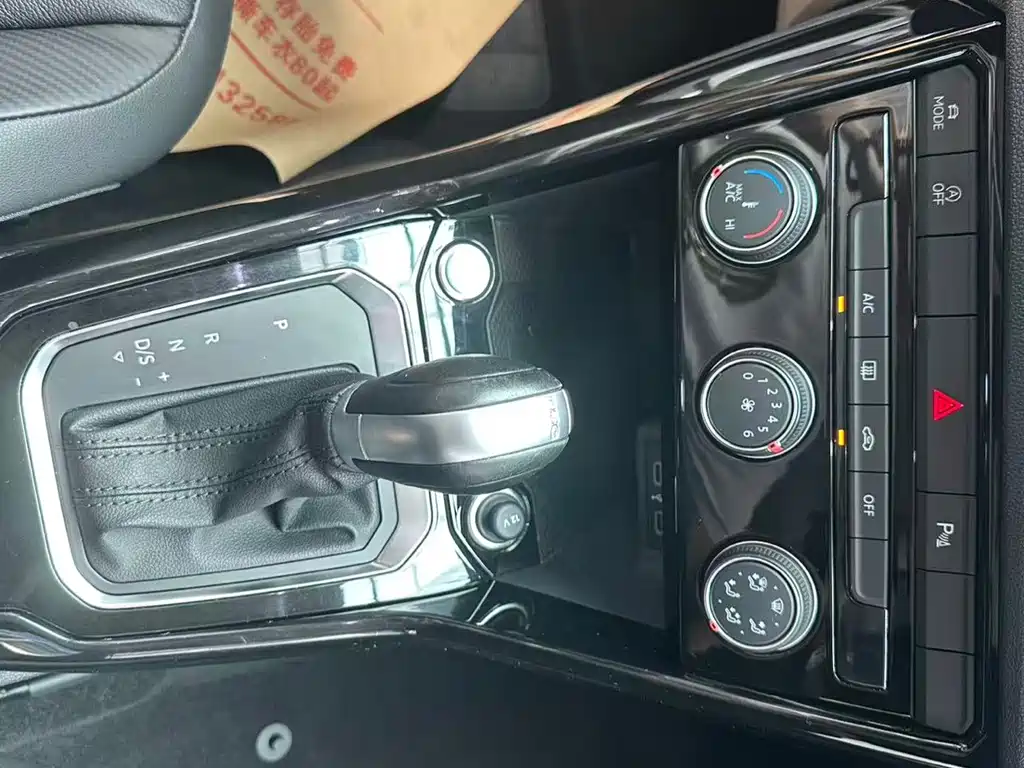Volkswagen T-Roc — миниатюра 8