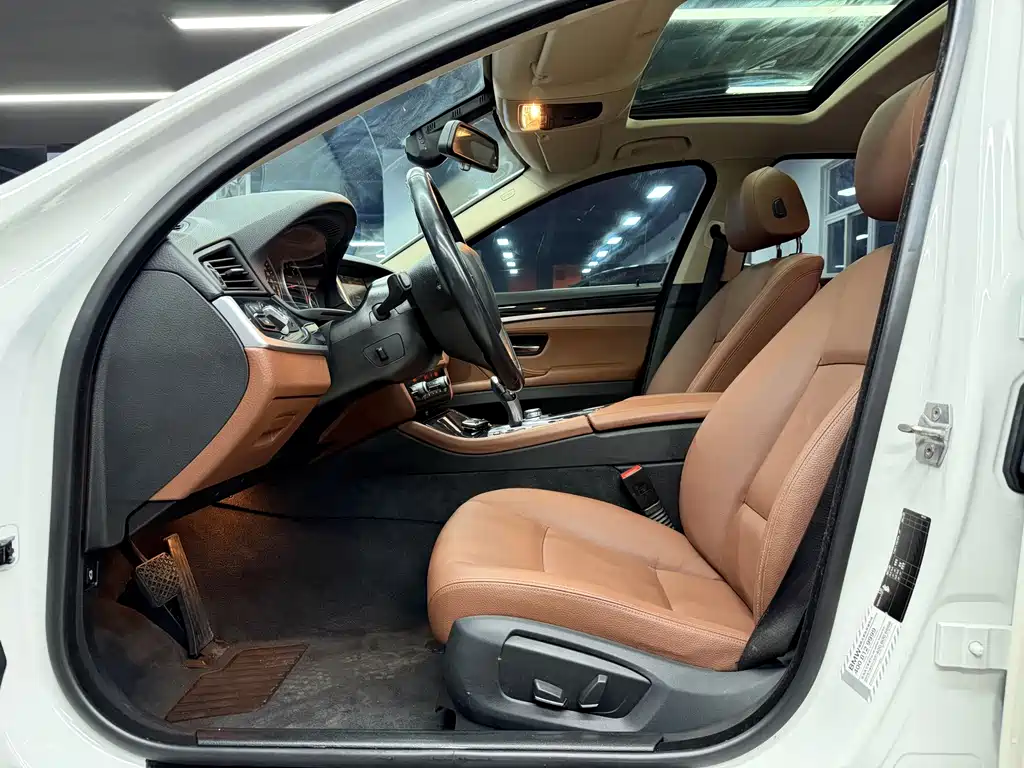 BMW 5 Series — миниатюра 4