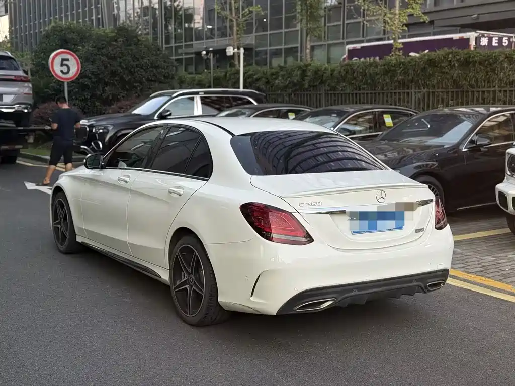 Mercedes-Benz C-Class — миниатюра 9