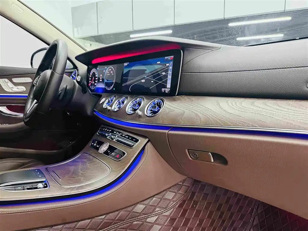 Mercedes-Benz E-Class — миниатюра 30