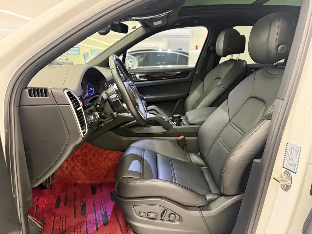 Porsche Cayenne — миниатюра 15