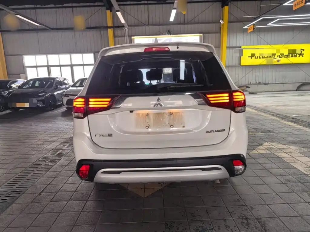 Mitsubishi Outlander — миниатюра 6