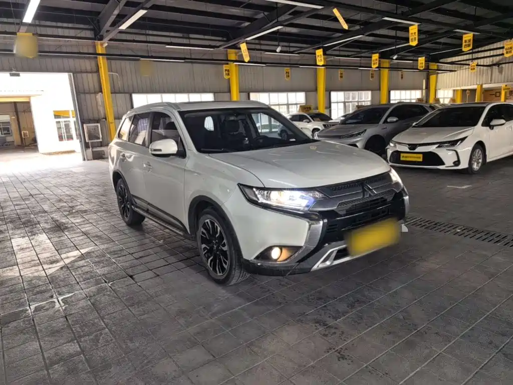 Mitsubishi Outlander — миниатюра 4