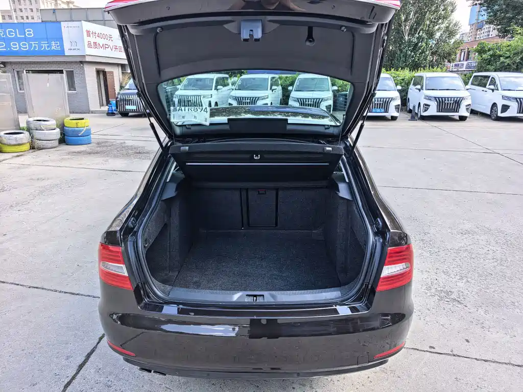 Skoda Superb — миниатюра 11