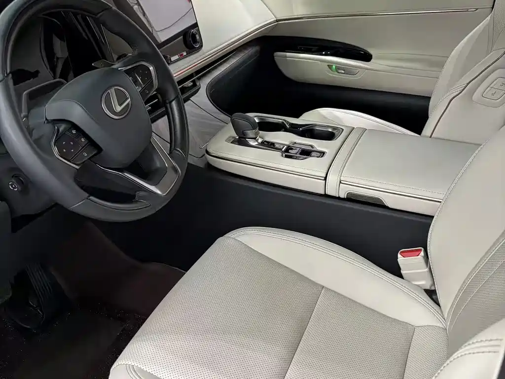 Lexus LM — миниатюра 8