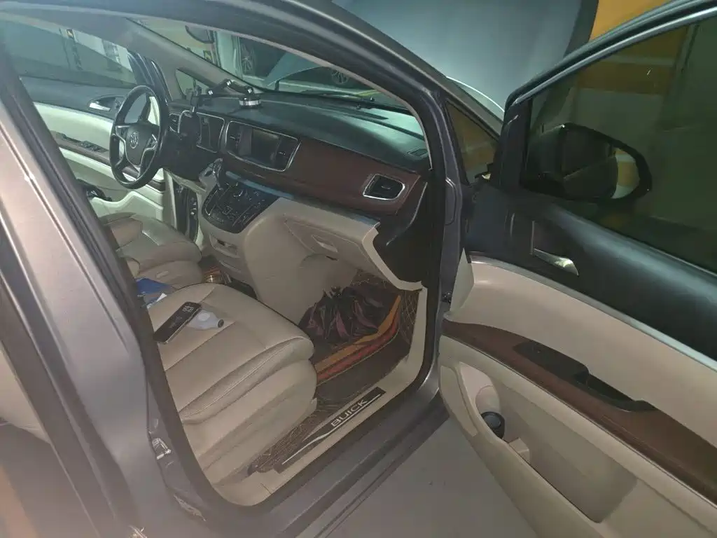 Buick GL8 — миниатюра 18