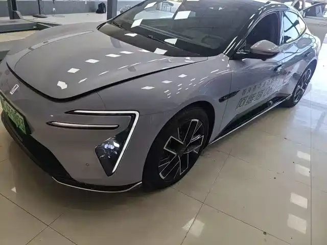 2025 Avatr 06