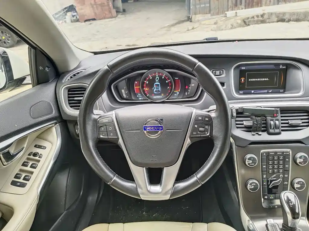 Volvo V40 — миниатюра 7