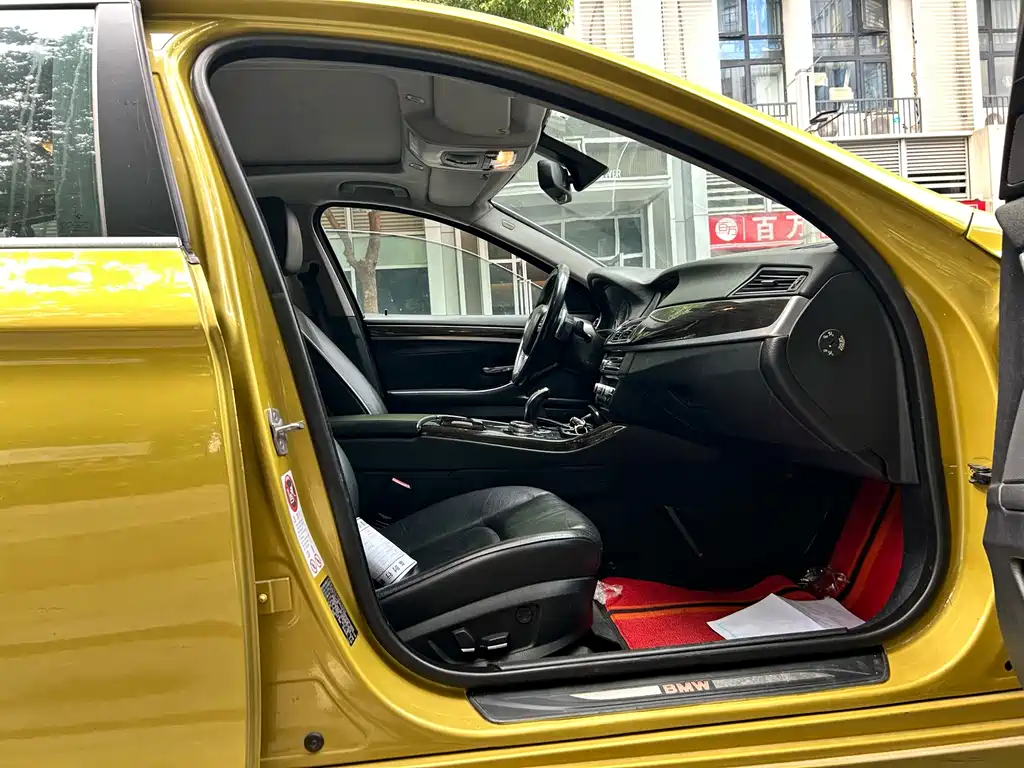 BMW 5 Series — миниатюра 7