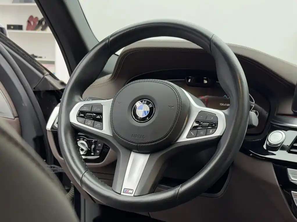 BMW 5 Series New Energy — миниатюра 14