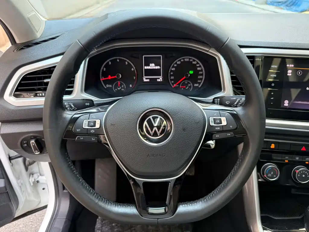 Volkswagen T-Roc — миниатюра 11