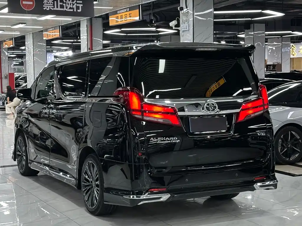 Toyota Alphard 2018 3.5L Luxury