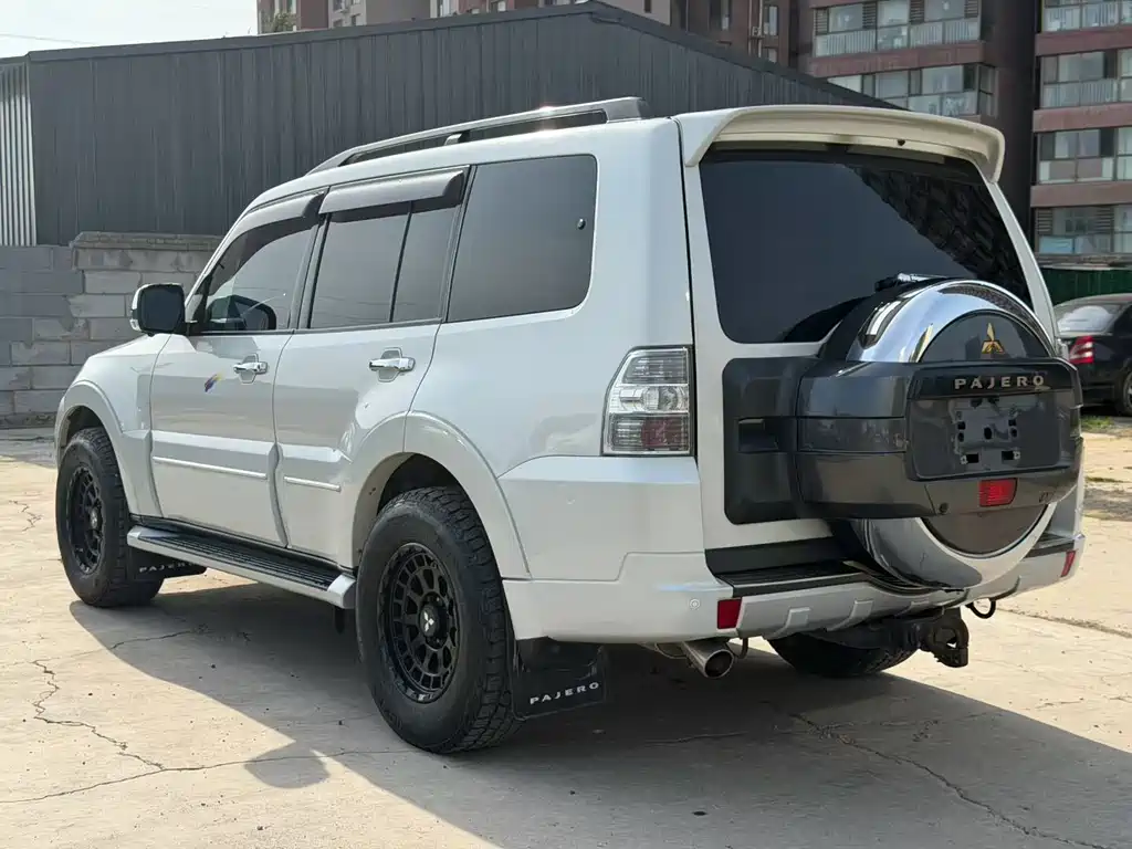 Mitsubishi Pajero (Import) - фото 4